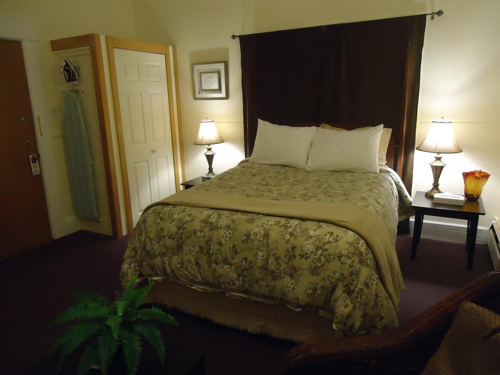 Kennedy Inn St. Andrews By The Sea Room photo